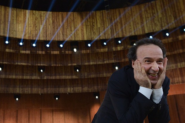 Stasera in tv, 15 dicembre 2014: Benigni ne I Dieci Comandamenti, ET, Piazzapulita