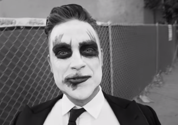 Robbie Williams, H.E.S. è il nuovo singolo: (Testo e Video)