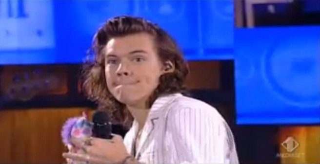 One Direction su Italia 1: Harry Styles esclama “Vi ano!” (Video)