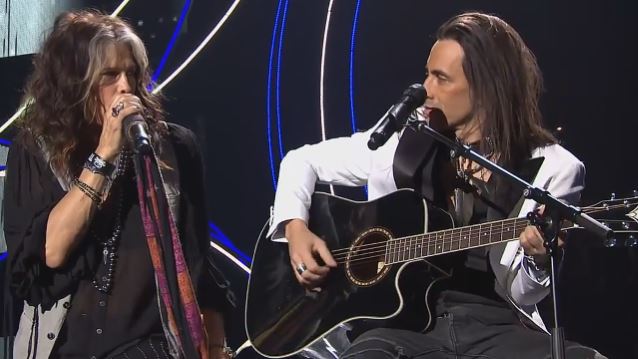 Steven Tyler e Nuno Bettencourt al concerto per i Nobel della Pace (video)