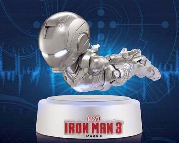 Iron Man 3 gadget: statuina magnetica dell’armatura Mark 2