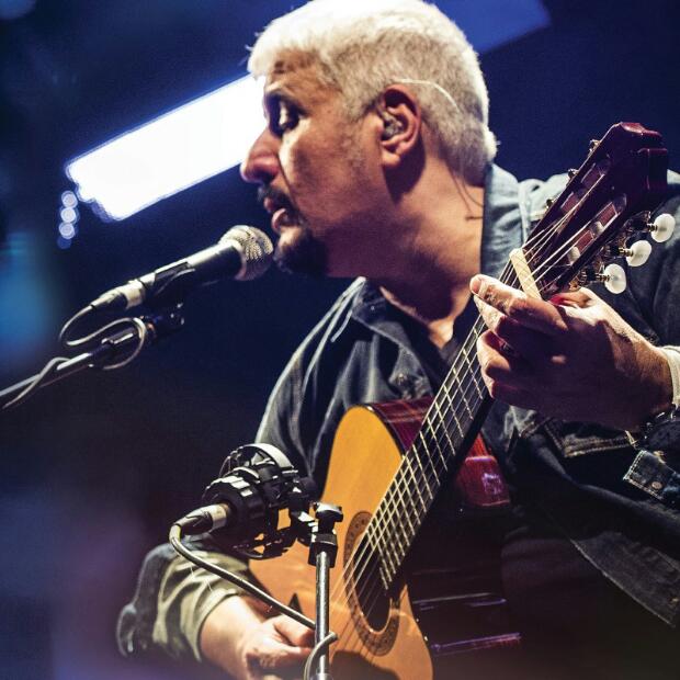 Pino Daniele, foto della salma sul web: “La famiglia è sconvolta”