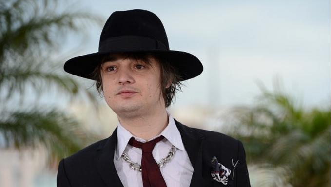 Pete Doherty, Flags of the old regime è la canzone per Amy Winehouse (Audio, testo e traduzione)