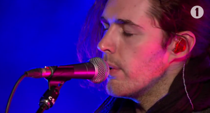 Hozier canta live Problem di Ariana Grande (Video)