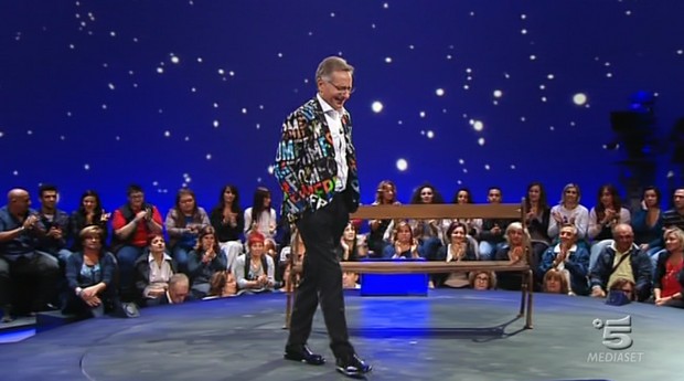 Scherzi a Parte, il tocco delle Iene non rinvigorisce, Bonolis attempato comedian non funziona
