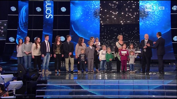 Sanremo 2015, la famiglia Anania: “16 figli? Merito dello Spirito Santo” e l’Ariston rumoreggia…