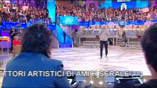 Amici 14 28 febbraio 2015: The Kolors al serale, Valentina e Klaudia tra i Bianchi, Giorgio e Luca sono Blu