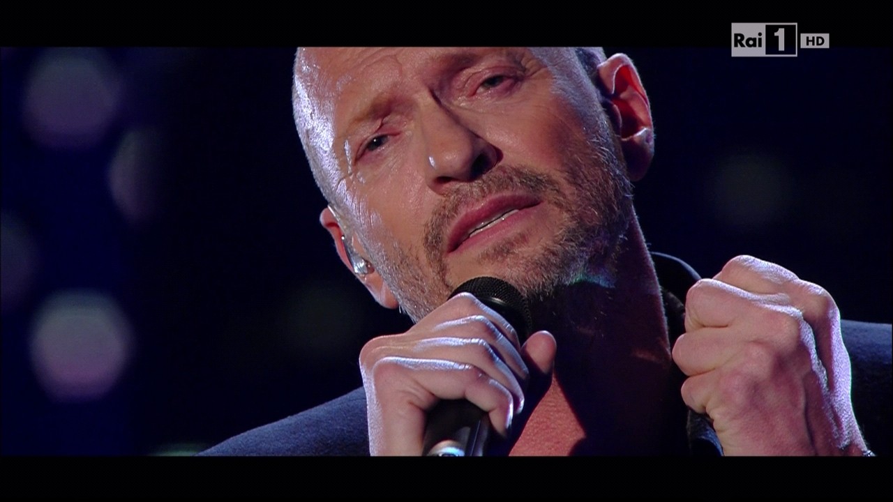 Biagio Antonacci a Sanremo 2015 ricorda Pino Daniele con Quando