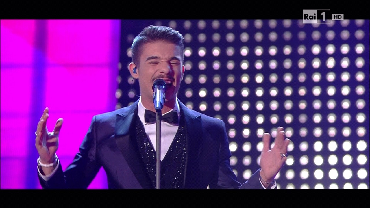Sanremo 2015: Moreno, Una carezza in un pugno (testo e video esibizione)