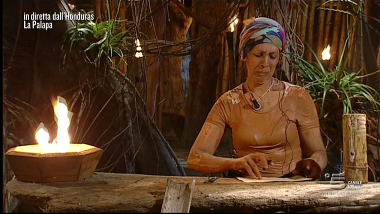 Isola dei Famosi 10 – Rachida piange per la nipotina