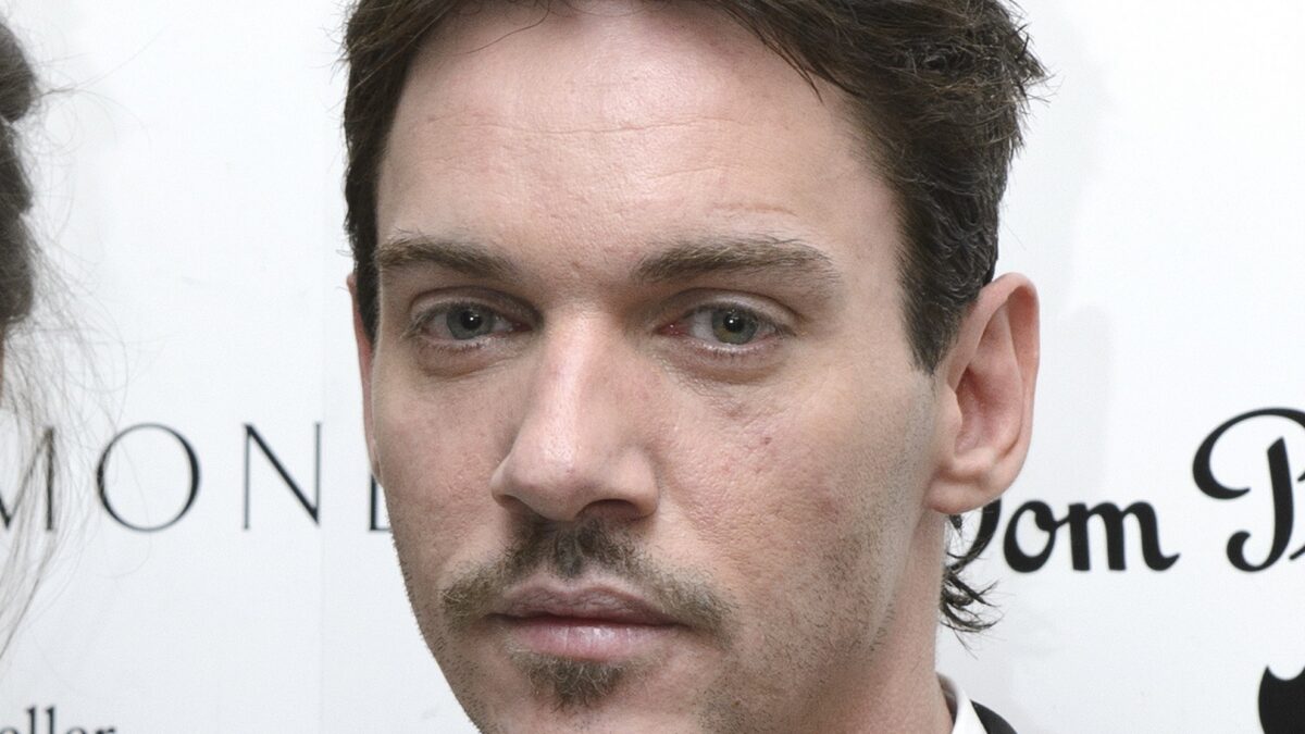 Film 2015-2016: Geoffrey Rush per Final Portrait –  Jonathan Rhys Meyers in Damascus Cover