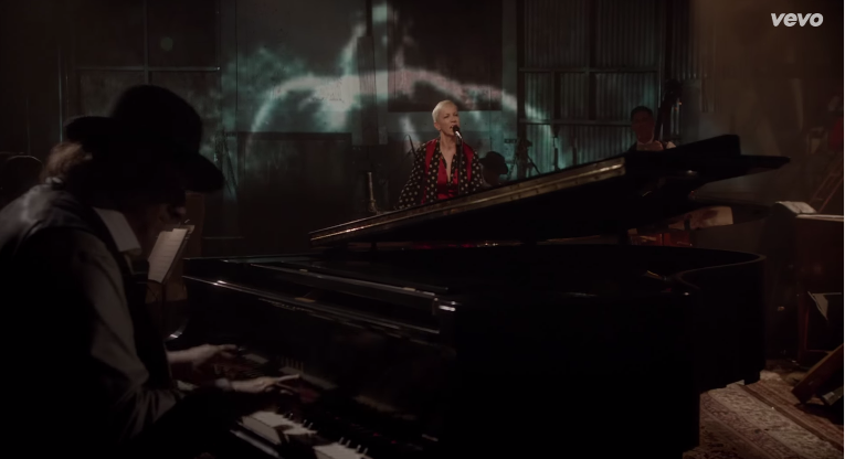 Annie Lennox, I Put a Spell On You: testo, traduzione e video ufficiale