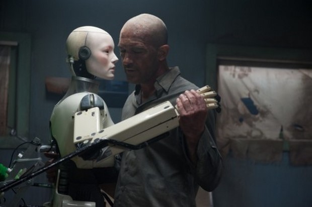 Automata: nuove clip in italiano e interviste a Melanie Griffith e al regista Gabe Ibanez