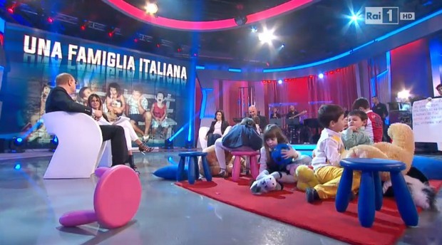 Domenica In e il format della famiglia Anania: la Perego attinge a Sanremo e alla D’Urso peggiorando il peggio della tv recente