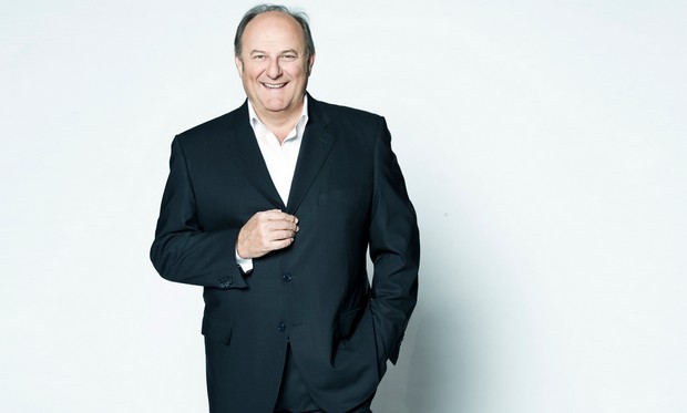 Gerry Scotti a Blogo: “Mio figlio a Lo Show dei record non è nepotismo. A 60 anni mi ritiro? No, ma…”