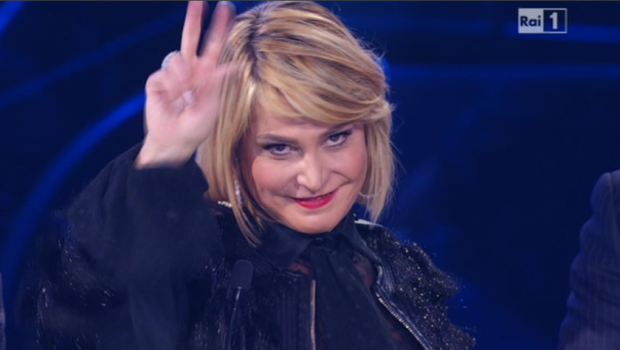 Notti sul Ghiaccio, Selvaggia Lucarelli aizza Simona Ventura. E insulta pure il suo spot su Rai1