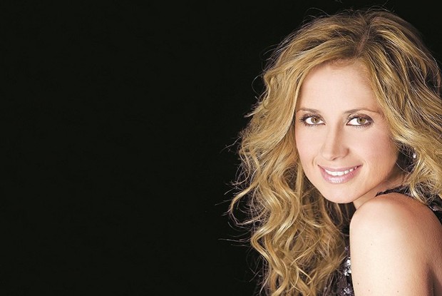 Sanremo 2015: Lara Fabian, Almeno tu nell’universo (testo)