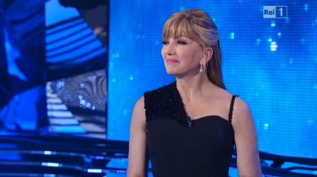 Milly Carlucci a Notti sul ghiaccio nonostante il lutto: “Sono qui per il pubblico, per mia madre e per me, devastata dal dolore”