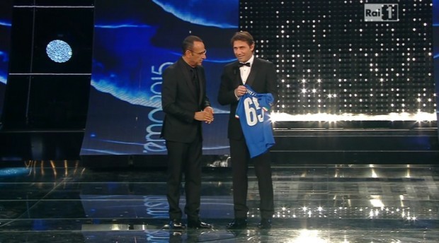 Sanremo 2015, Antonio Conte e Carlo Conti complici: “In Italia tutti allenatori”