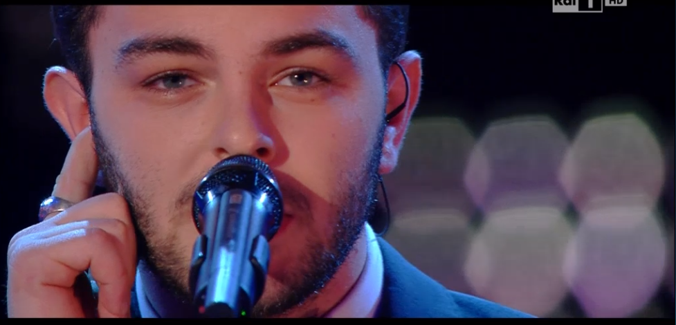 Sanremo 2015, Lorenzo Fragola – Siamo uguali: esibizione finale 14 Febbraio (Video)