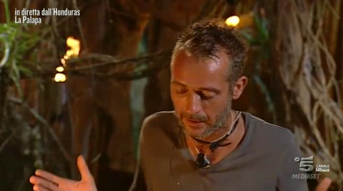 L’Isola dei Famosi fuggitivi: Diaco polemizza ma resta, Fanny lascia? (Video)