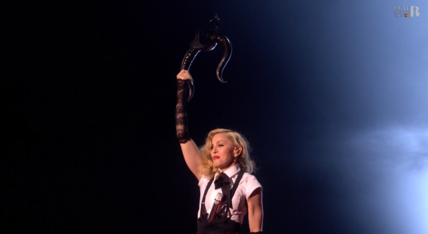 Brit Awards 2015, la diretta: Madonna cade sul palco, trionfano Ed Sheeran e Sam Smith