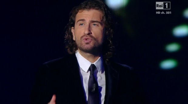 Alessandro Siani a Sanremo 2015: una performance comica all’insegna della banalità