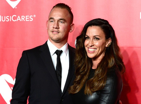 Alanis Morissette vent’anni dopo Jagged Little Pill: “Sto scrivendo un libro”