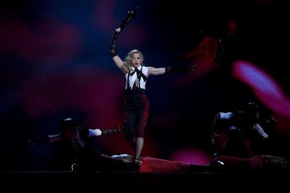 Madonna, Living for Love e la polemica con BBC Radio 1