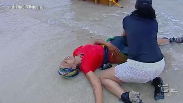 Isola dei Famosi, Rachida è svenuta in diretta [video]