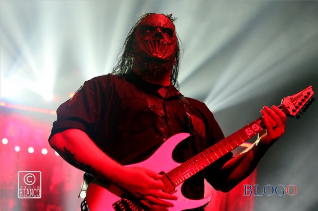 Slipknot, il chitarrista Mick Thomson accoltellato alla testa dal fratello