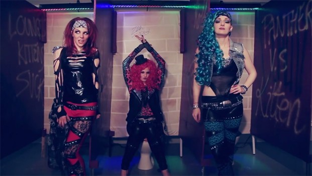 The Lounge Kittens coverizzano gli Steel Panther (per ringraziarli del tour insieme)