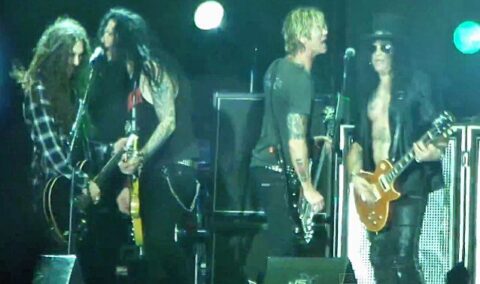 Guns N’Roses, mini-reunion di Slash, Duff e Gilby in Argentina (video)