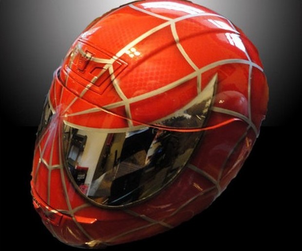 Star Wars, Iron Man, Spider-Man, Transformers: i caschi da moto aerografati