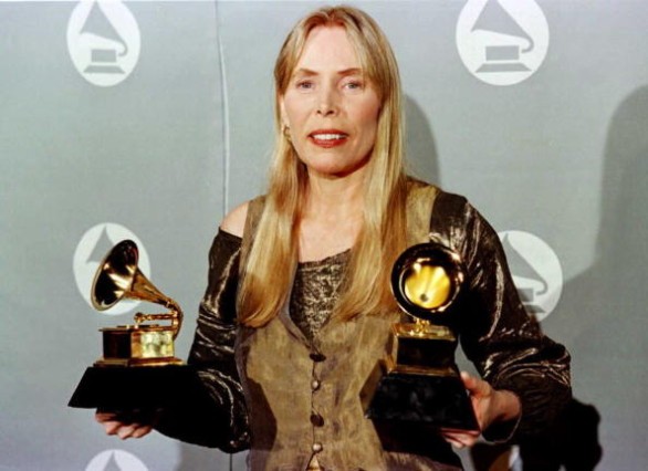 Joni Mitchell ricoverata in ospedale