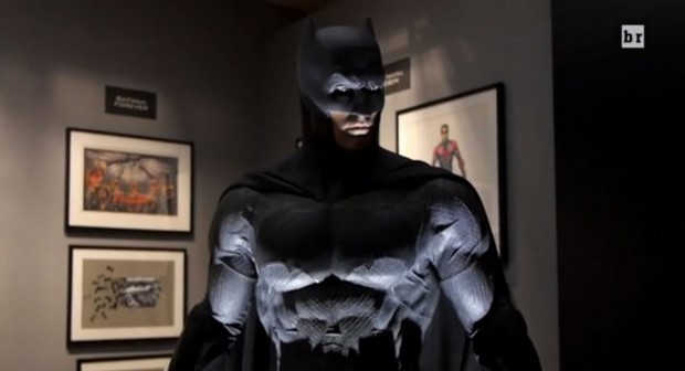 Batman v Superman: video con la nuova Batmobile e i costumi di scena