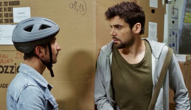 Ci devo pensare: due clip della commedia di Francesco Albanese