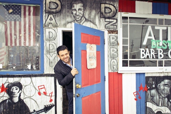 Adam Richman, Man Finds Food su Fine Living dal 20 aprile 2015 alle 21.10
