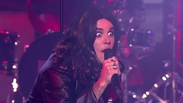 Justin Bieber si traveste da Ozzy Osbourne e canta Crazy Train (video)