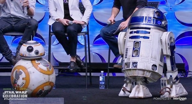 Star Wars Celebration: video con R2-D2 e BB-8 sul palco del panel di Star Wars 7