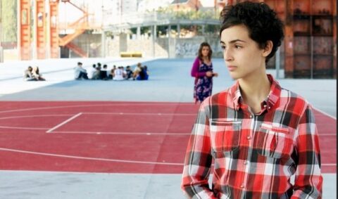 Stasera in tv su Rai 3: “Pulce non c’è” con Pippo Delbono e Marina Massironi