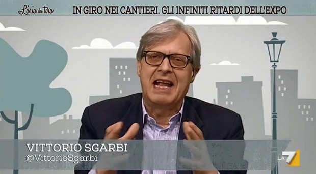 L’Aria che Tira, Vittorio Sgarbi contro Maurizio Gasparri: “Sei un morto!” (Video)