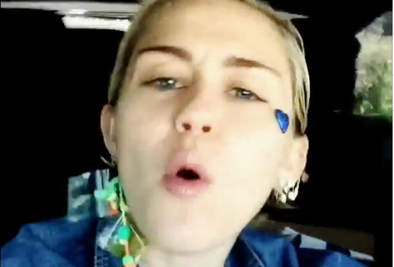Miley Cyrus, Lip Sync di Wannabe delle Spice Girls [video]