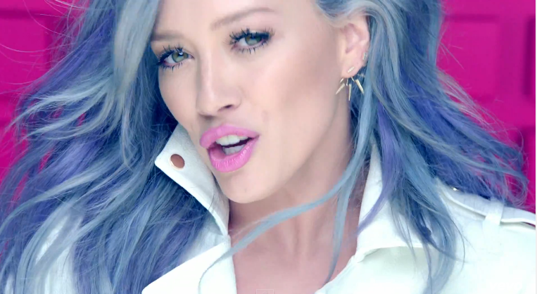Hilary Duff su Tinder in Sparks: testo, traduzione e video ufficiale