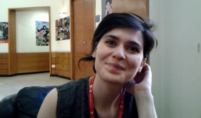 Erica Mou a Blogo: “Un mese muta per un problema alle corde vocali, sono tornata a ballare e piangere ascoltando musica” (VIDEO)