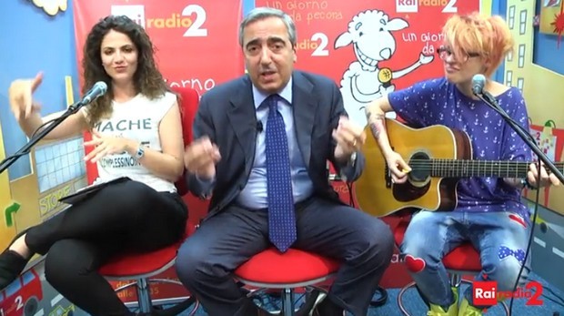 Maurizio Gasparri, rap contro Fedez!