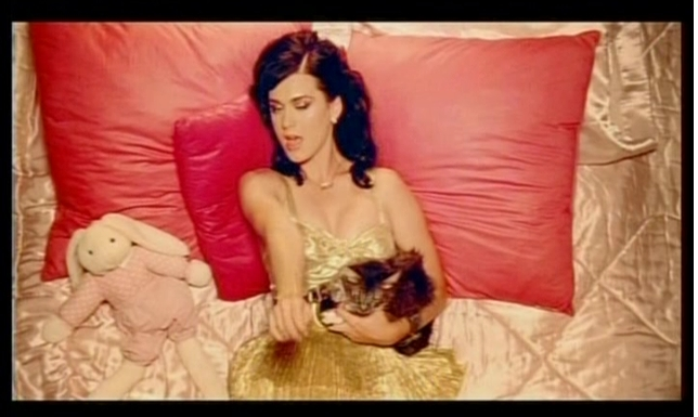 20 canzoni famosi con testi “elementari”: Da Britney Spears a Rihanna e Katy Perry