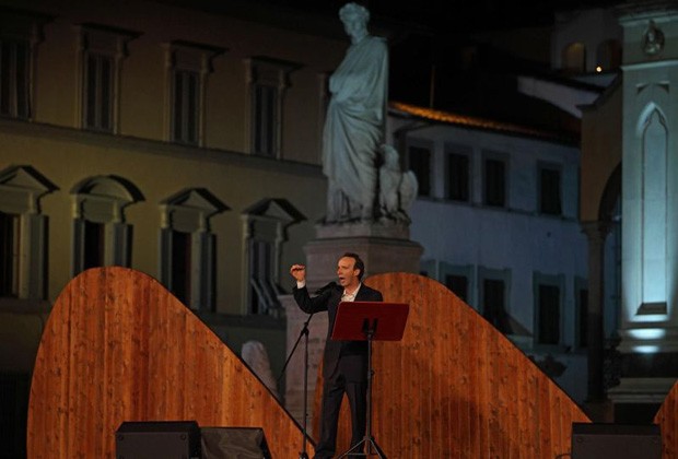 Benigni in Senato celebra Dante: ed è subito show (in diretta tv)