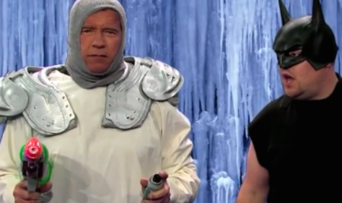 Arnold Schwarzenegger re-interpreta tutti i suoi film in 6 minuti da James Corden – video