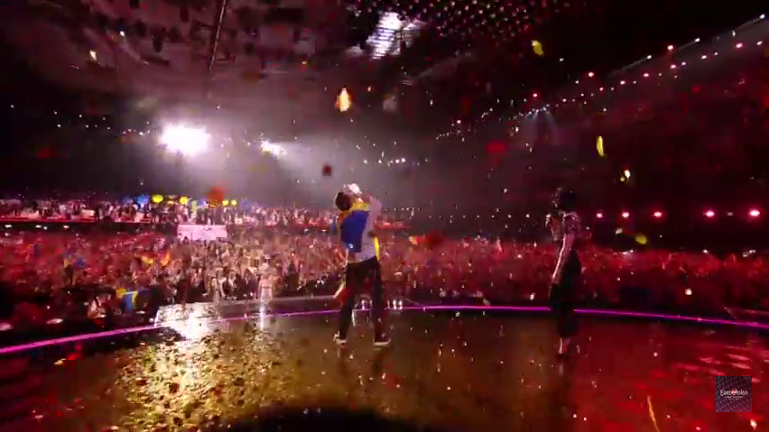 Eurovision 2015, Måns Zelmerlöw vince con Heroes: testo, traduzione e video